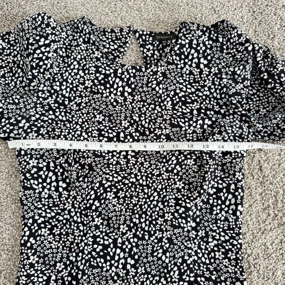 DYNAMITE | Puffed sleeve open back floral blouse - Picture 8 of 9